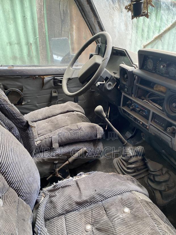 Toyota Land Cruiser 1985 Blue