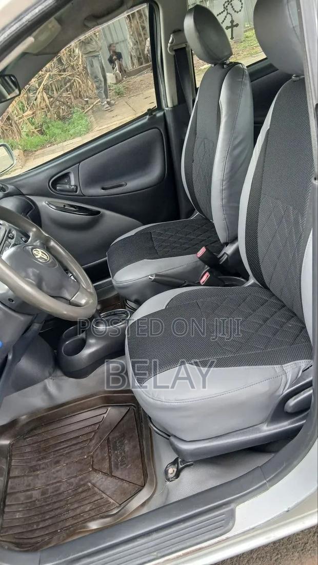 Toyota Vitz 2002 Silver