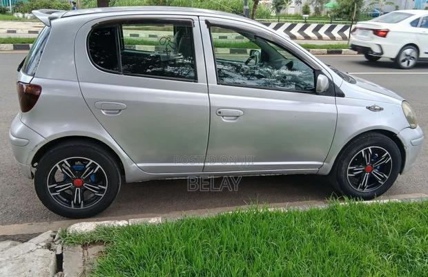 Toyota Vitz 2002 Silver
