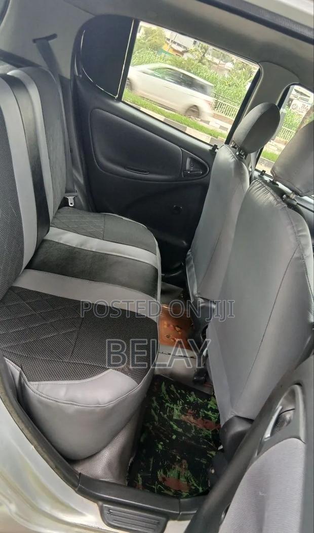 Toyota Vitz 2002 Silver