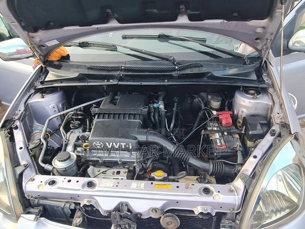 Toyota Vitz 2004 Gray