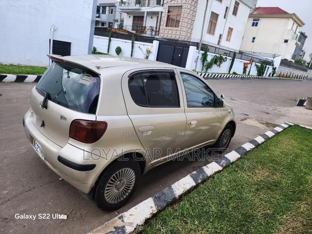 Toyota Vitz 2002 Gold