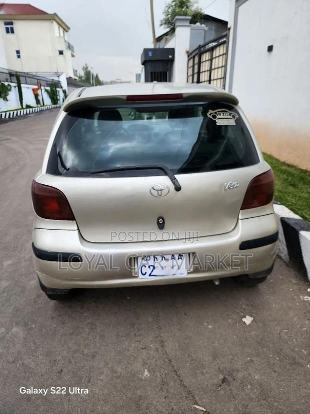 Toyota Vitz 2002 Gold