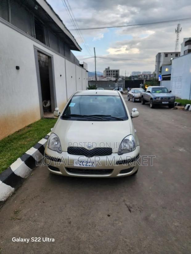 Toyota Vitz 2002 Gold