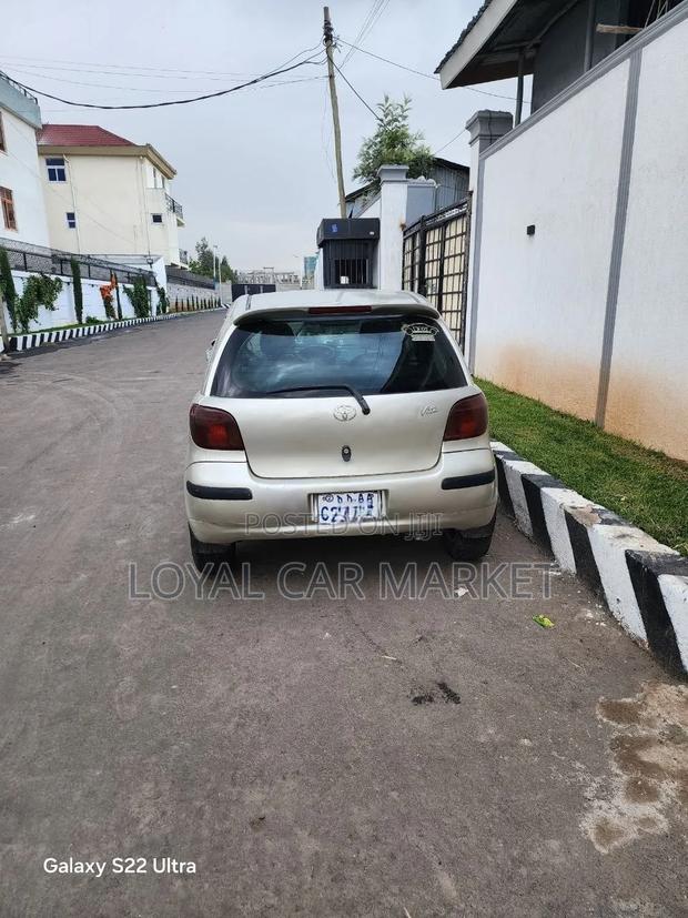 Toyota Vitz 2002 Gold