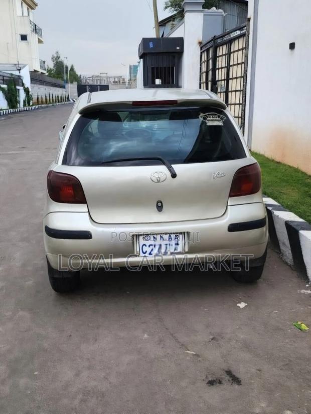 Toyota Vitz 2002 Gold