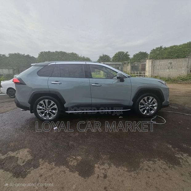 Toyota RAV4 2020 Green