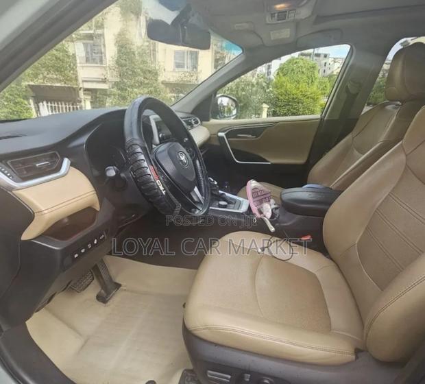 Toyota RAV4 2020 Green