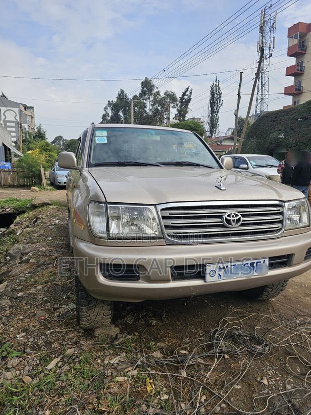 Toyota Land Cruiser 2005 Gold