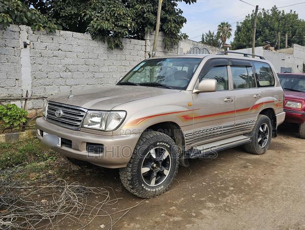Toyota Land Cruiser 2005 Gold
