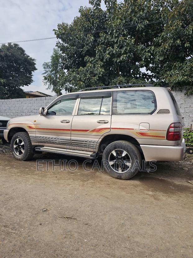 Toyota Land Cruiser 2005 Gold