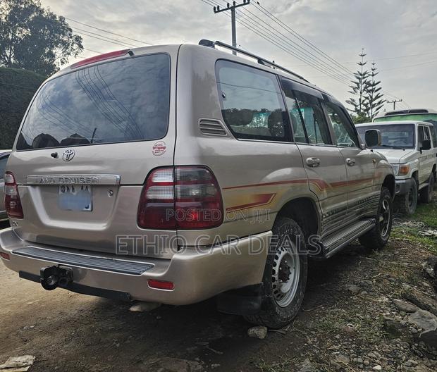Toyota Land Cruiser 2005 Gold