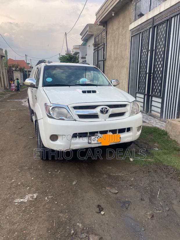 Toyota Hilux 2008 White