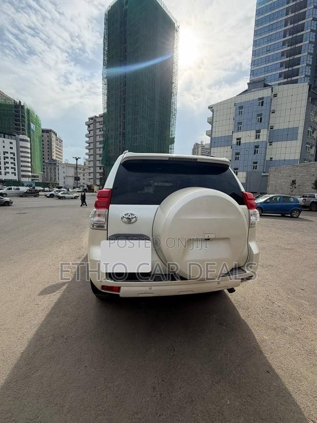 Toyota Land Cruiser Prado 2012 White