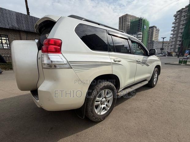 Toyota Land Cruiser Prado 2012 White