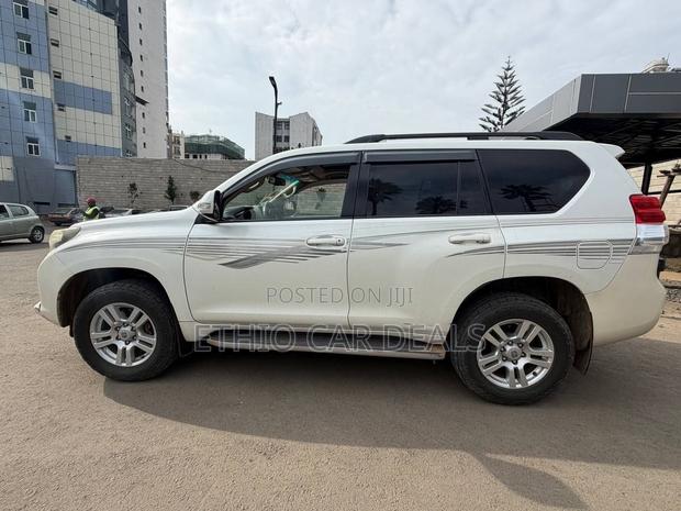 Toyota Land Cruiser Prado 2012 White