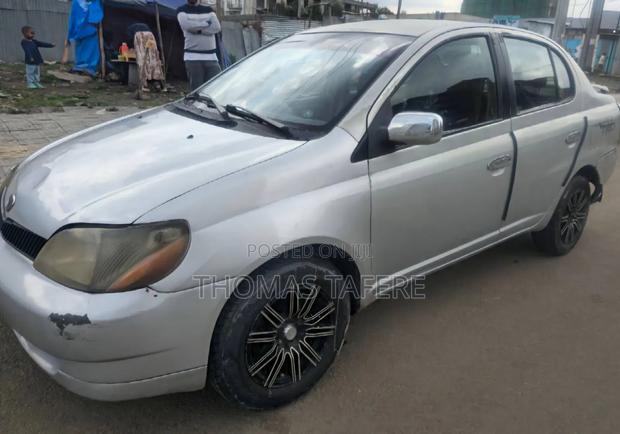 Toyota Platz 2001 Silver
