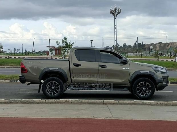 Toyota Hilux 2021 Blue