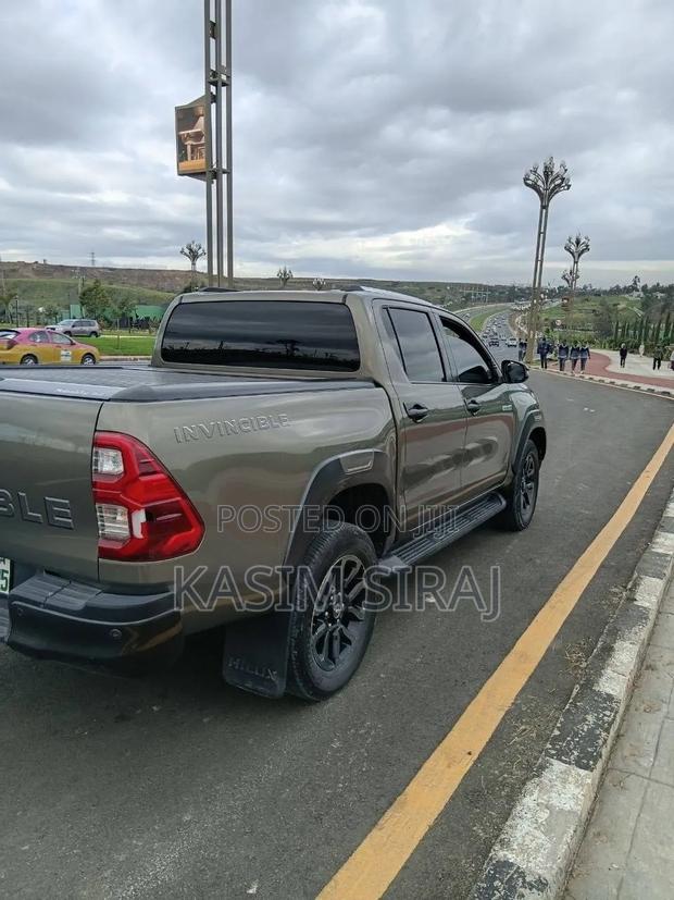 Toyota Hilux 2021 Blue