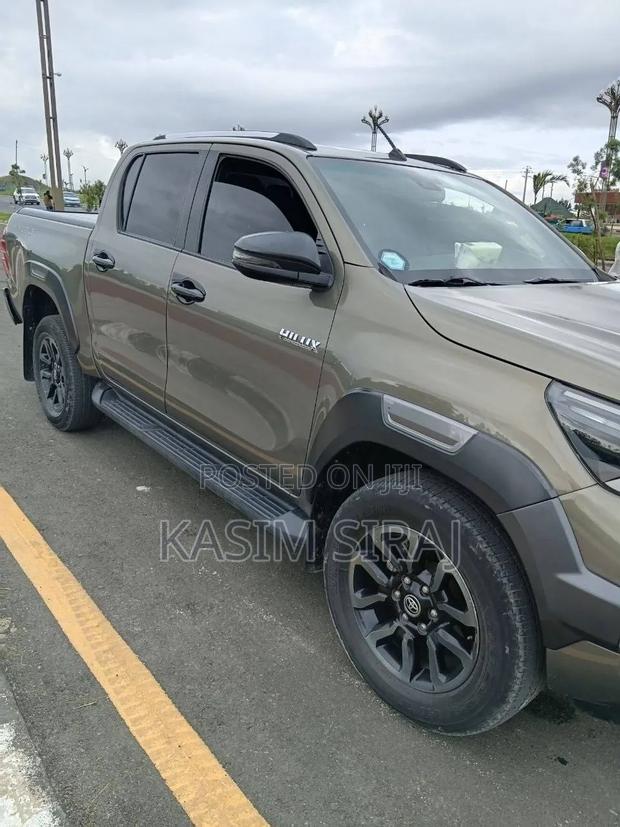 Toyota Hilux 2021 Blue