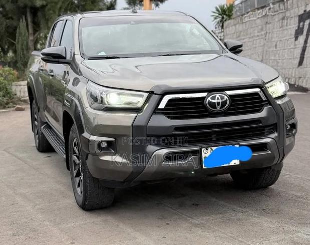 Toyota Hilux 2021 Blue