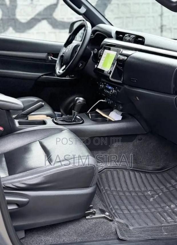 Toyota Hilux 2021 Blue