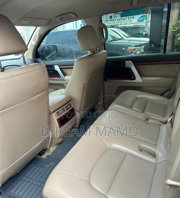Toyota Land Cruiser 2014
