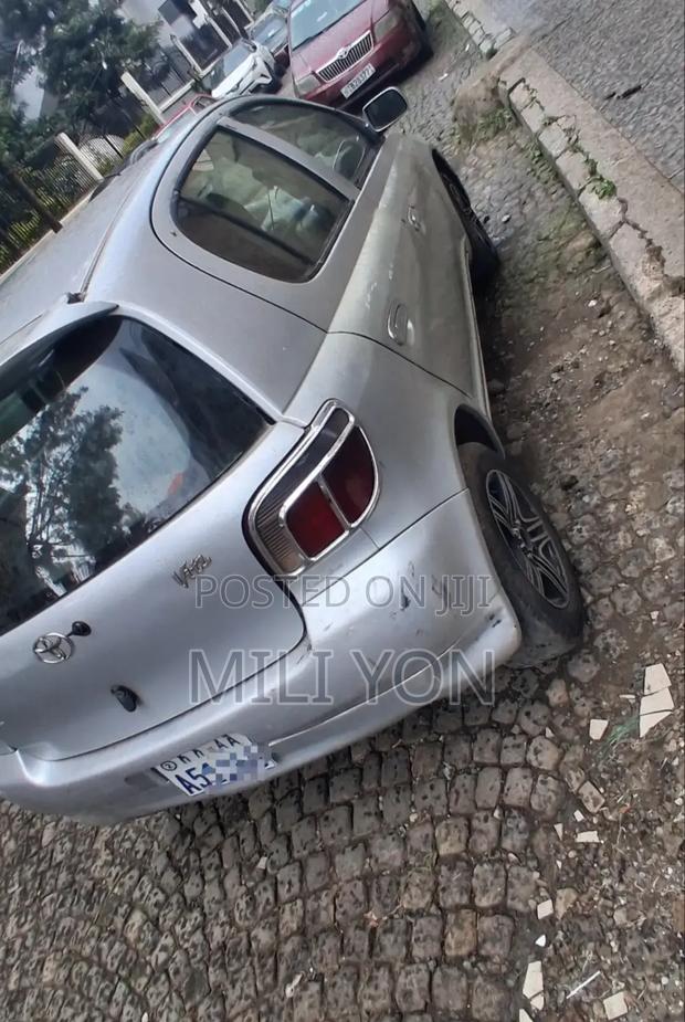 Toyota Vitz 2000 Silver