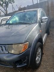 Mitsubishi L200 2010 Gray for sale