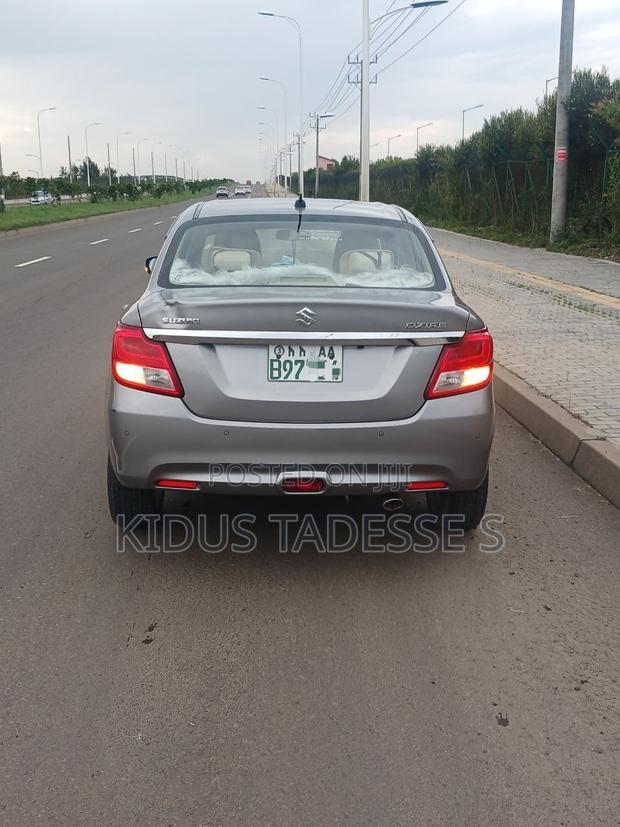 Suzuki Dzire 2022 Silver