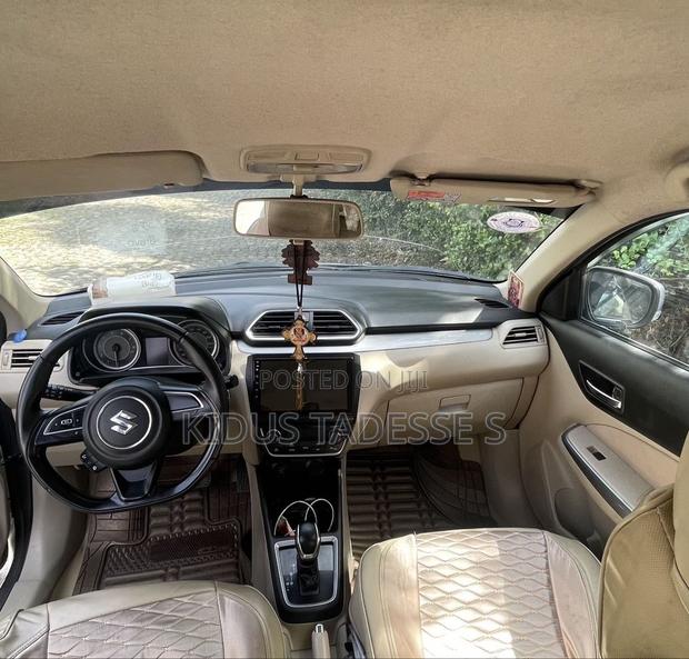 Suzuki Dzire 2022 Silver