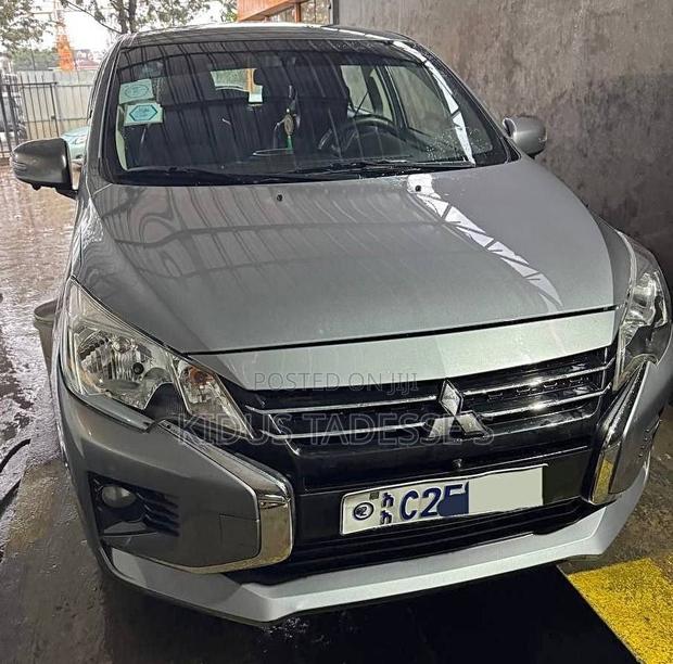 Mitsubishi Attrage 2022 Silver