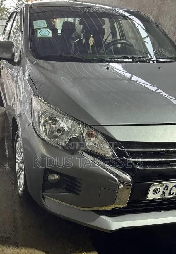 Mitsubishi Attrage 2022 Silver
