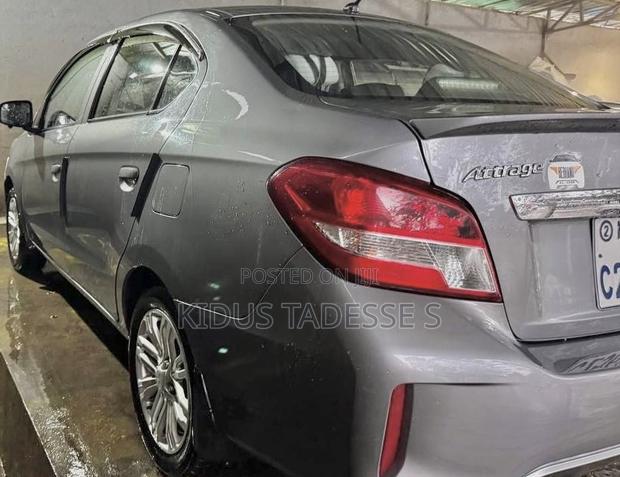 Mitsubishi Attrage 2022 Silver