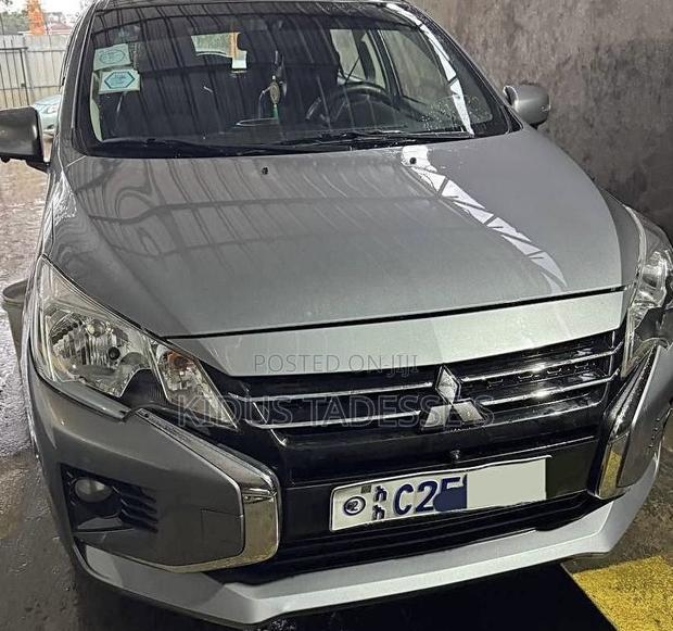 Mitsubishi Attrage 2022 Silver
