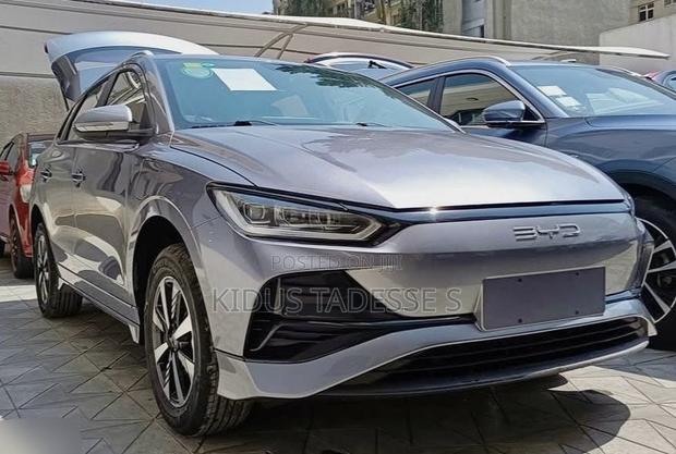 New BYD E2 43 kWh 94 hp FWD 2025 Gray