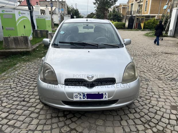 Toyota Vitz 1.0 FWD 5dr 2001 Silver