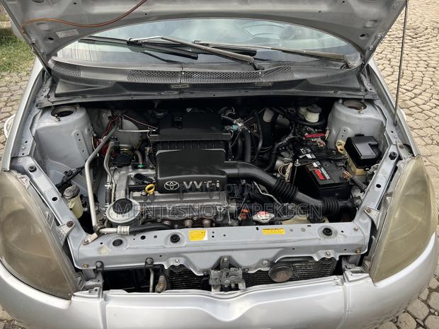Toyota Vitz 1.0 FWD 5dr 2001 Silver