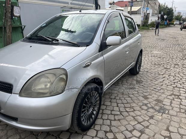 Toyota Vitz 1.0 FWD 5dr 2001 Silver
