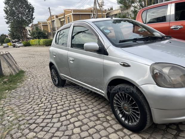 Toyota Vitz 1.0 FWD 5dr 2001 Silver