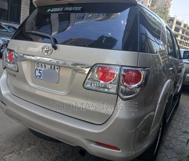 Toyota Fortuner 2011 Beige