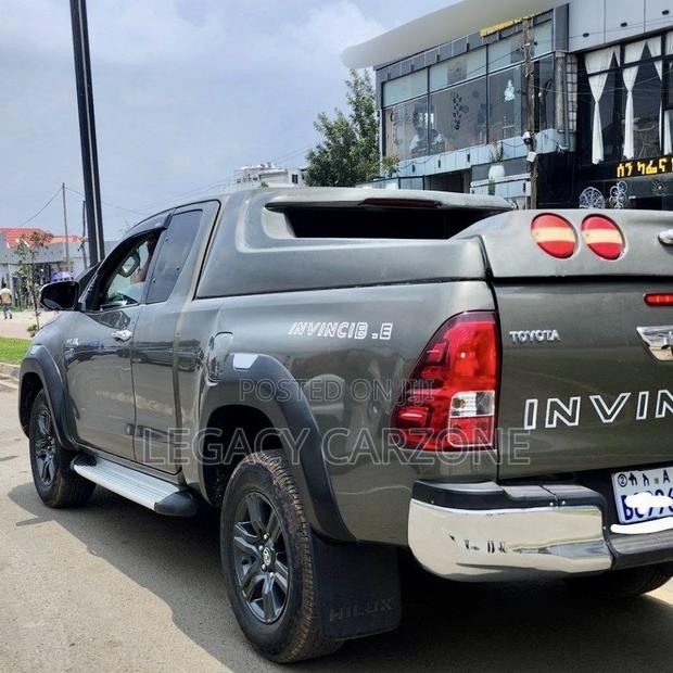 Toyota Hilux 2021 Gray
