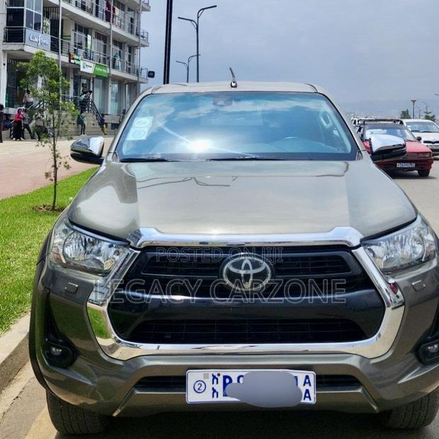 Toyota Hilux 2021 Gray