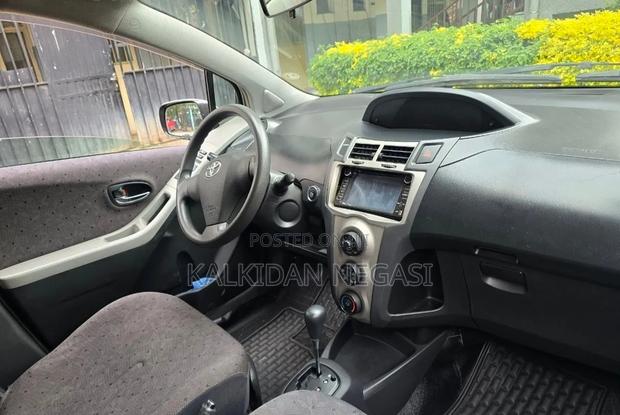 Toyota Yaris 2010 Silver