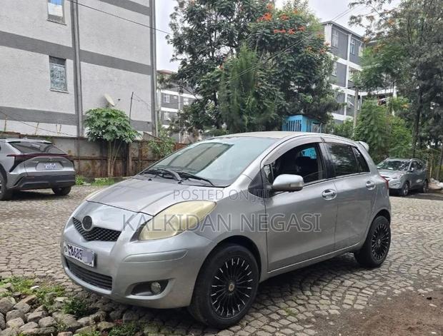 Toyota Yaris 2010 Silver