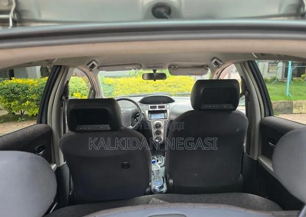 Toyota Yaris 2010 Silver