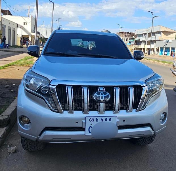 Toyota Land Cruiser 2011