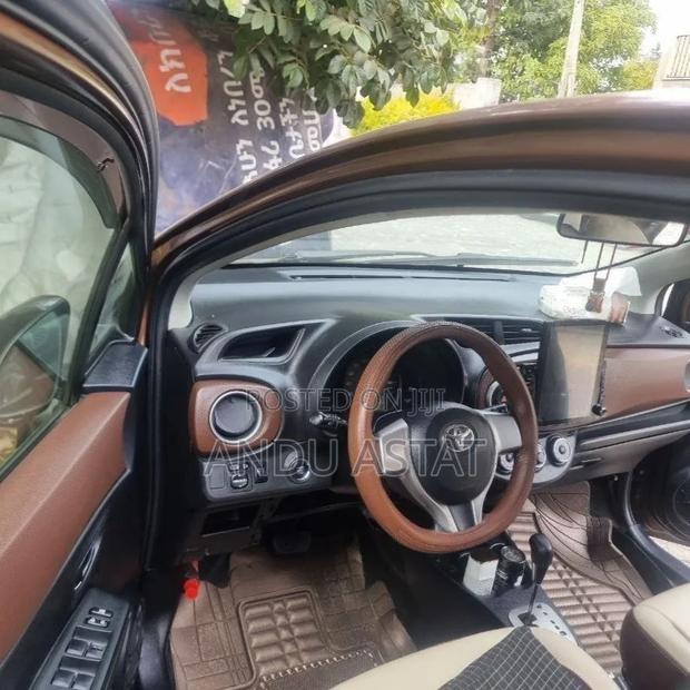 Toyota Yaris 2012 Brown