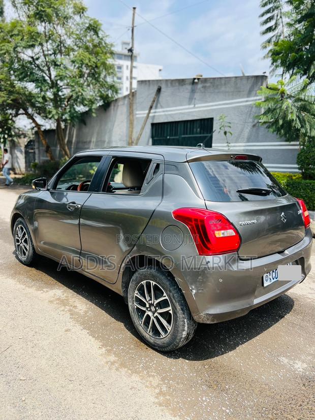 Suzuki Swift 2022 Gray
