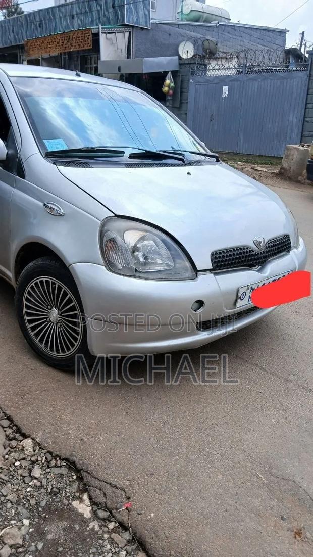 Toyota Vitz 1999 Silver